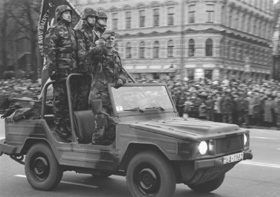 P8.JPG (27938 BYTES)