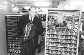 R1.JPG (30120 BYTES)