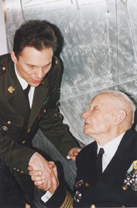 LEGZDI~1.JPG (35596 BYTES)