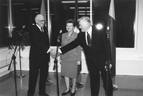 B8.JPG (22803 BYTES)