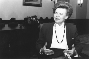 V22.JPG (20548 BYTES)