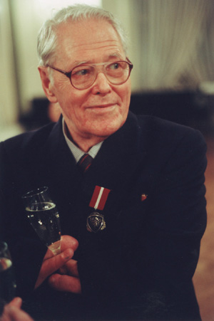 MI2.JPG (40243 BYTES)