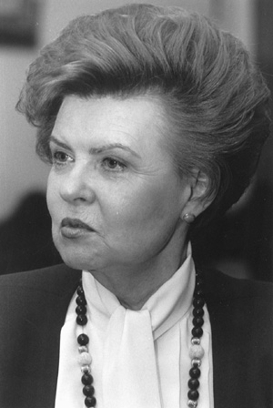 VAIRA.JPG (41177 BYTES)