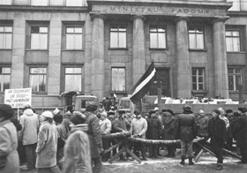 B1.JPG (36483 BYTES)