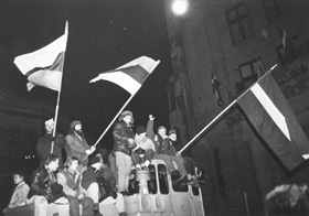 B2.JPG (24547 BYTES)