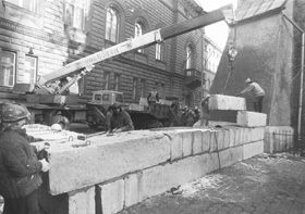 BA1.JPG (30543 BYTES)