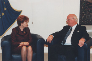 E1.JPG (28144 BYTES)