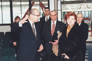 E3.JPG (37157 BYTES)