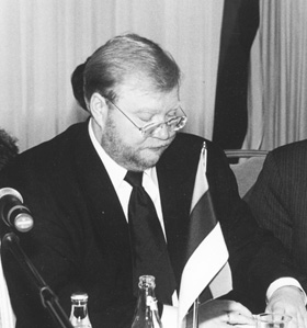 B4.JPG (30923 BYTES)