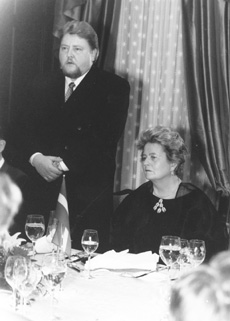 S2.JPG (27046 BYTES)