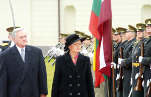 LEISI-5.JPG (42554 BYTES)