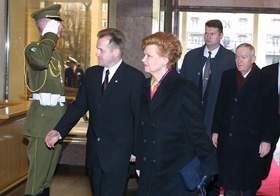 VA3.JPG (34586 BYTES)