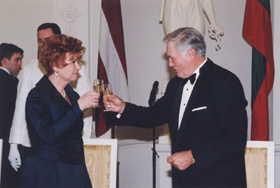 11.JPG (28813 BYTES)