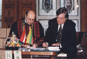 30.JPG (37842 BYTES)