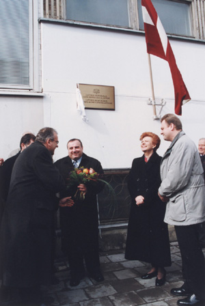 33.JPG (49626 BYTES)