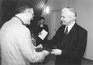 O8.JPG (23998 BYTES)