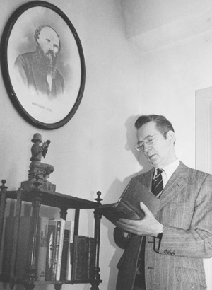 ZANDERS1.JPG (40889 BYTES)