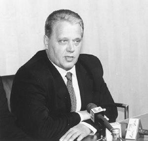 BE.JPG (26266 BYTES)