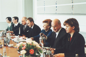 15.JPG (35259 BYTES)