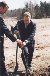 ME3.JPG (45664 BYTES)