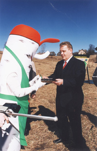 ME5.JPG (37530 BYTES)