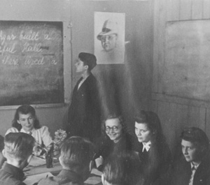 121.JPG (26896 BYTES)