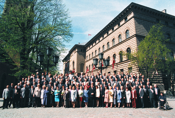 S1.JPG (194115 BYTES)