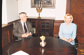 V12.JPG (62850 BYTES)