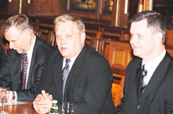 03H.JPG (58213 BYTES)