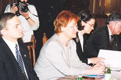 04H.JPG (57199 BYTES)