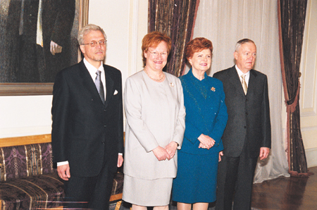 16H.JPG (163374 BYTES)