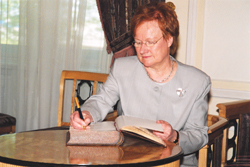 17H.JPG (54569 BYTES)