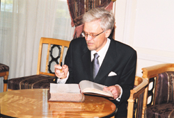 18H.JPG (56851 BYTES)