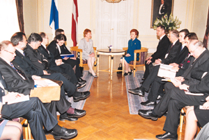 22H.JPG (94121 BYTES)