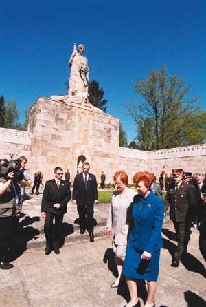 30H.JPG (199273 BYTES)