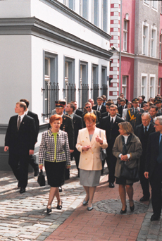 NE.JPG (103141 BYTES)