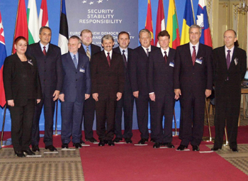 SLOVAKIA-NATO-SUMMIT0018517.JPG (107997 BYTES)