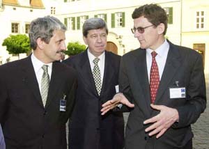 V2.JPG (17418 BYTES)