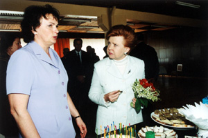 02V.JPG (36009 BYTES)