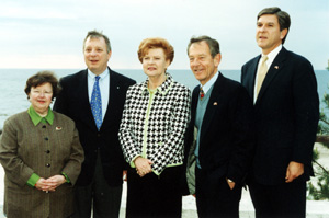 V16.JPG (33327 BYTES)