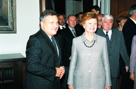 02PO.JPG (31036 BYTES)