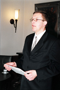 AKRED.JPG (25233 BYTES)