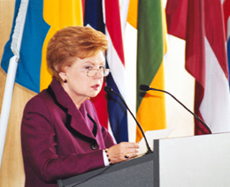 BA02.JPG (34701 BYTES)