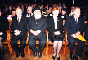 1A09.JPG (50516 BYTES)