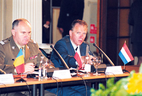 NA06.JPG (40691 BYTES)