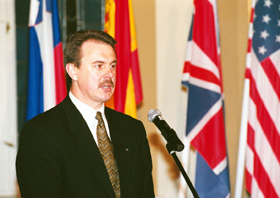 NA13.JPG (33824 BYTES)