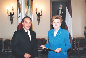 VEST1.JPG (30929 BYTES)