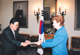 VEST3.JPG (34745 BYTES)