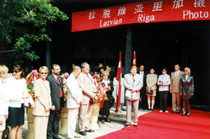 KI08.JPG (46095 BYTES)