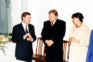 KI13.JPG (30587 BYTES)